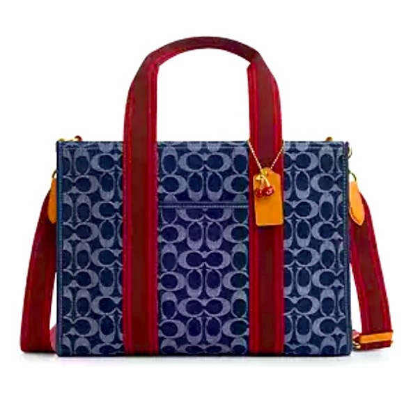 🍒NWT COACH DENIM SIGNATURE TOTE🍒✨BRAND NEW✨DENIM IS HOT🔥🔥GET HER NOW❣️ - Picture 1 of 9